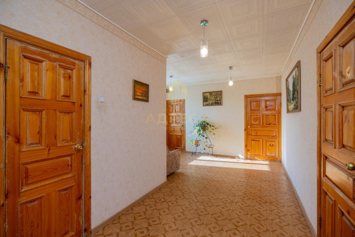 Продаём просторный и надёжный двухэтажный дом для большой семьи. - имени 9 Января