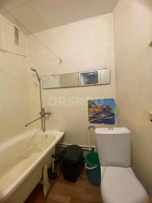 Продам 1 комнатную квартиру на Луче.
2 этаж,балкон застеклен. - Орск