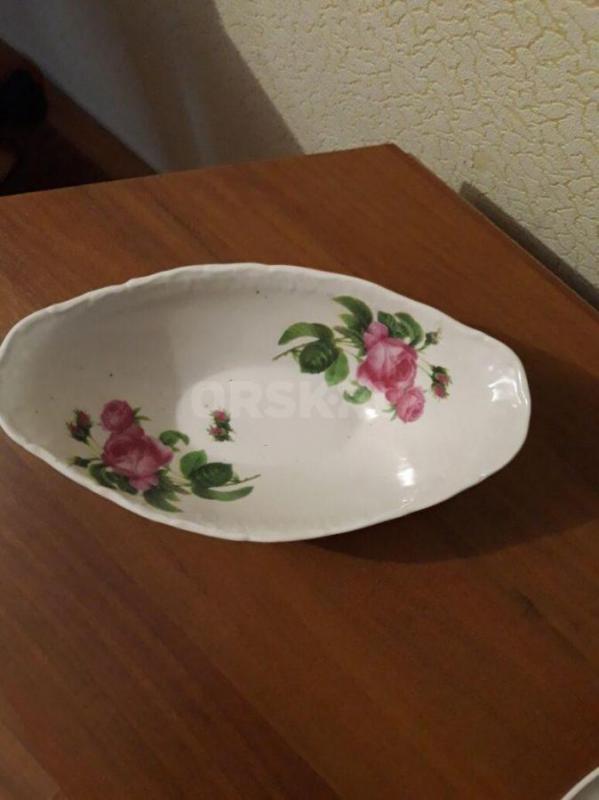 Посуда новая -первое блюдо плоское -30 см, второе глубокое -30 см, 400 руб одно, глубоких 2 шт., тре - Орск