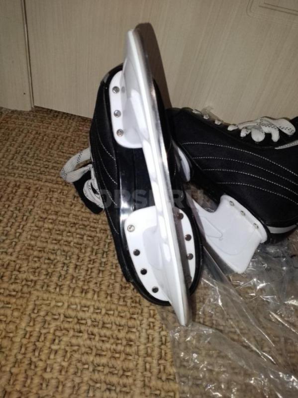Продам новые коньки хоккейные 40 размер. - Орск