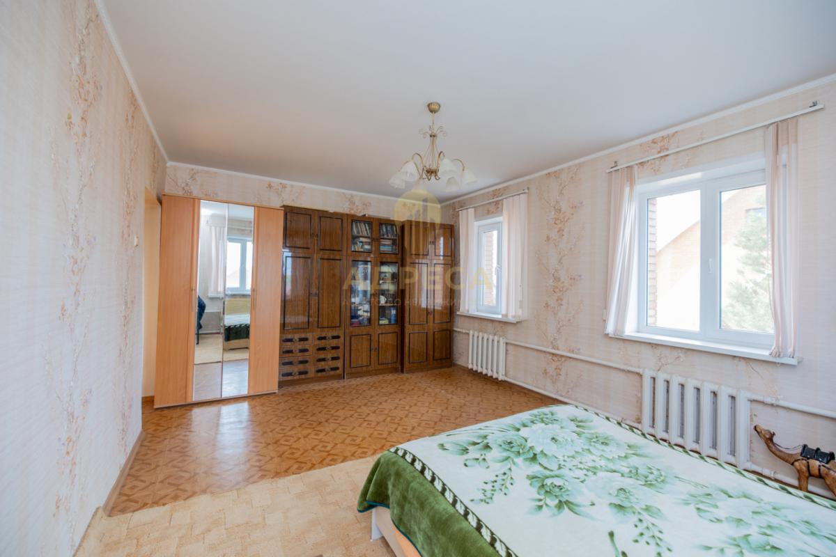 Продаём просторный и надёжный двухэтажный дом для большой семьи. - имени 9 Января