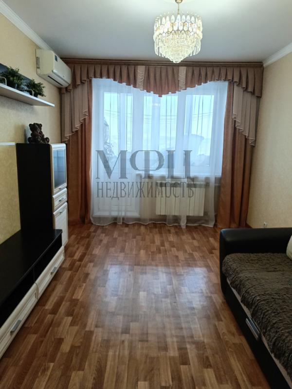 Предлагается к продаже просторная 2-комнатная квартира с улучшенной планировкой, расположенная в тих - Орск