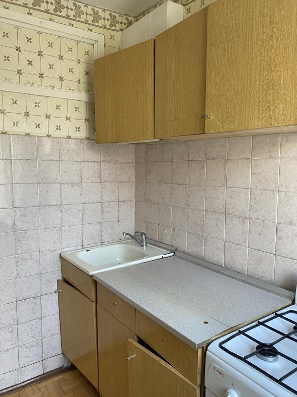 Продаётся 2-х комнатная квартира с раздельными ходами на втором этаже  пяти этажного дома. - Новотроицк