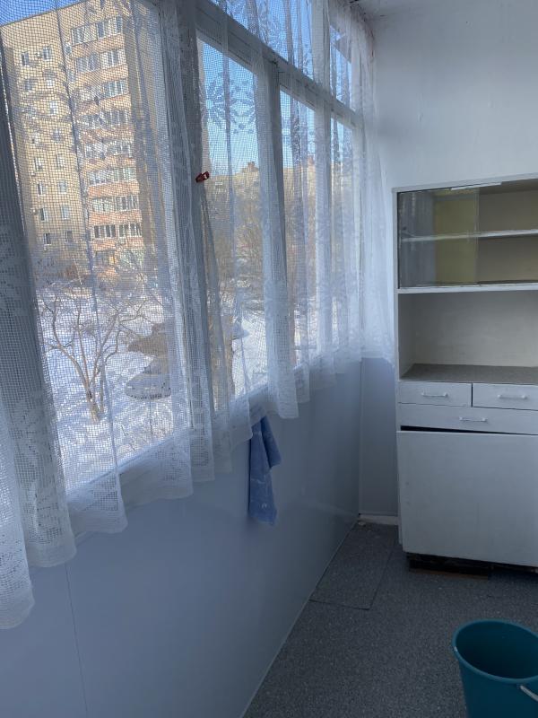 Продаётся 2-х комнатная квартира с раздельными ходами на втором этаже  пяти этажного дома. - Новотроицк