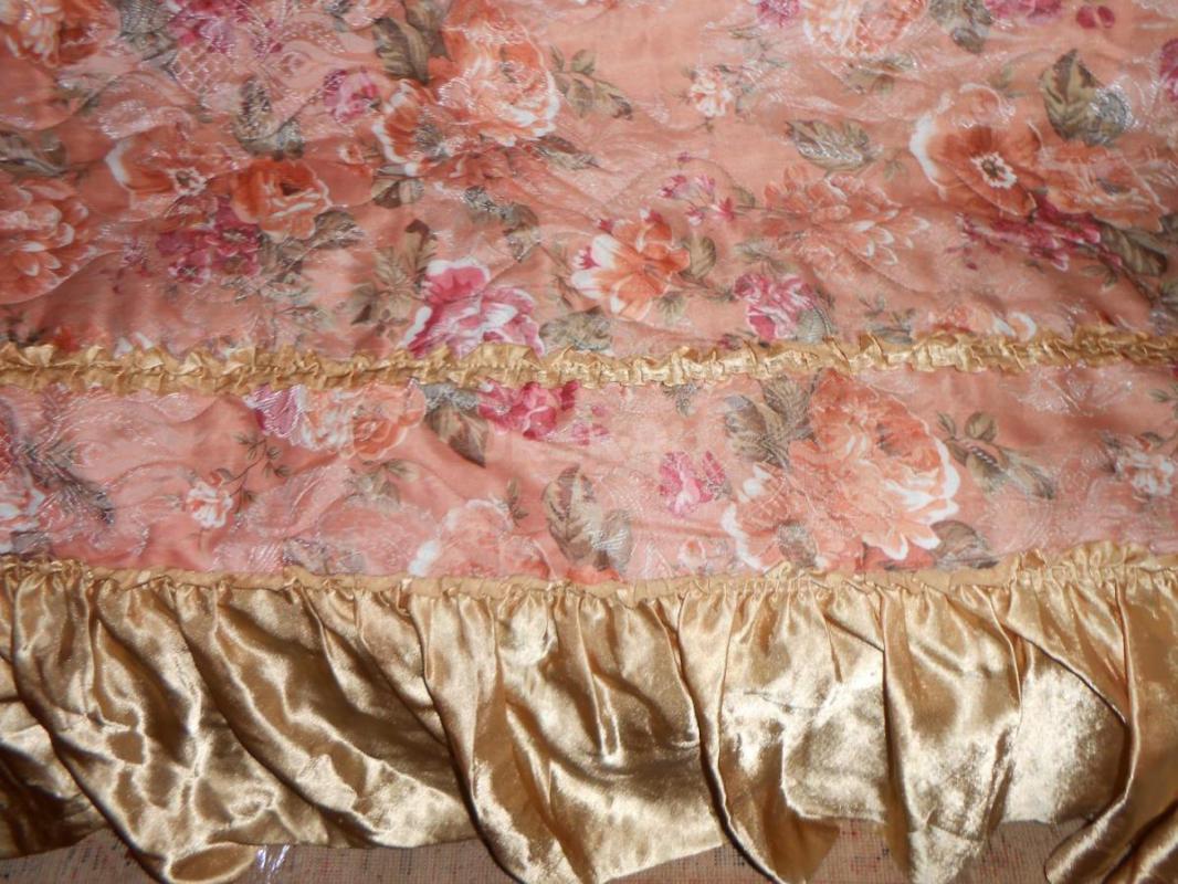 покрывало на 2х спалку шторы светло розовые и светло зеленые люстра - Орск