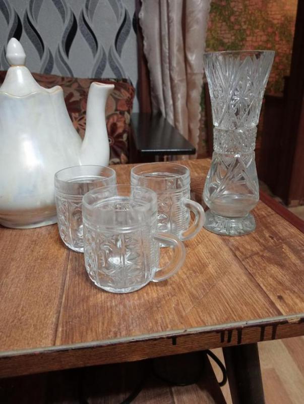 заварочные чайники на 2 и 1 литров по 300, хрусталь по100. - Орск