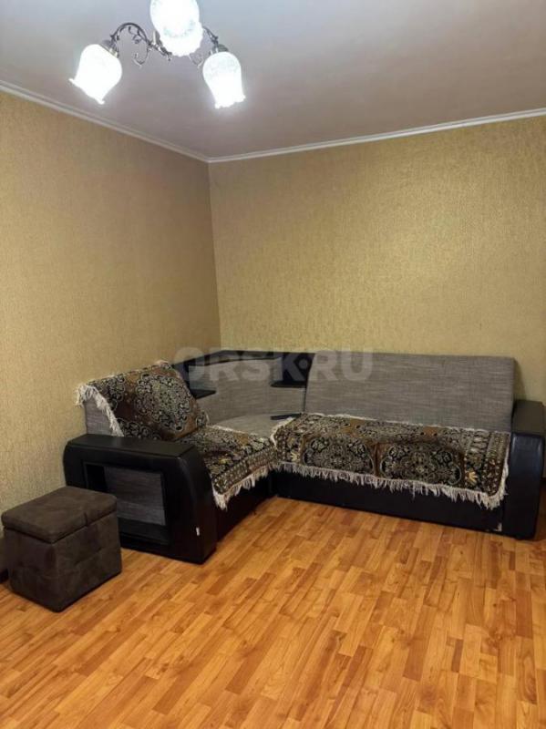 Сдам на длительный срок 2-х комнатную квартиру на втором этаже на пл. - Орск