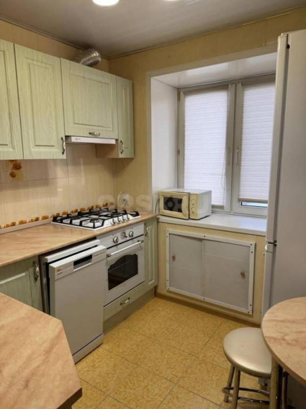 Сдам на длительный срок 2-х комнатную квартиру на втором этаже на пл. - Орск