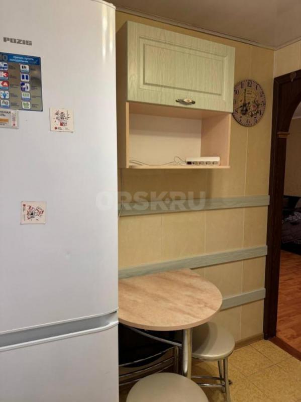 Сдам на длительный срок 2-х комнатную квартиру на втором этаже на пл. - Орск