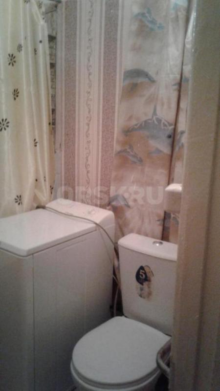 Сдам однокомнатную квартиру на втором этаже с застекленным балконом по пр. - Орск