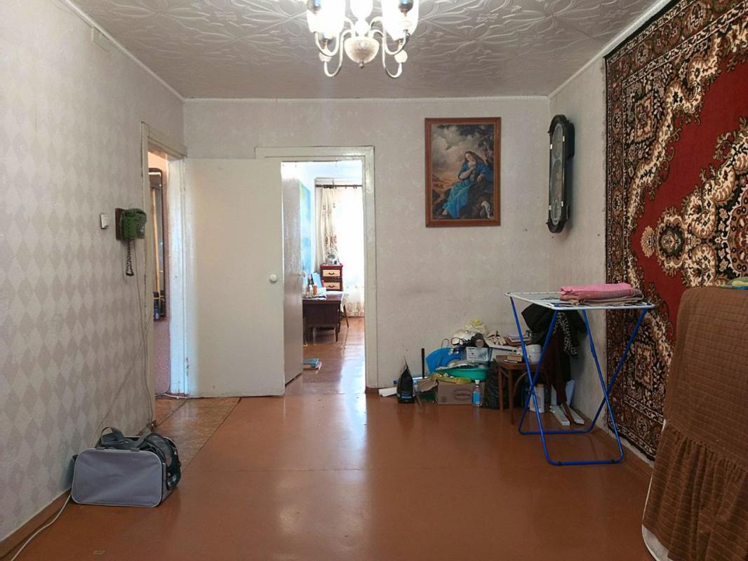 Продается двухкомнатная квартира по адресу г. - Новотроицк