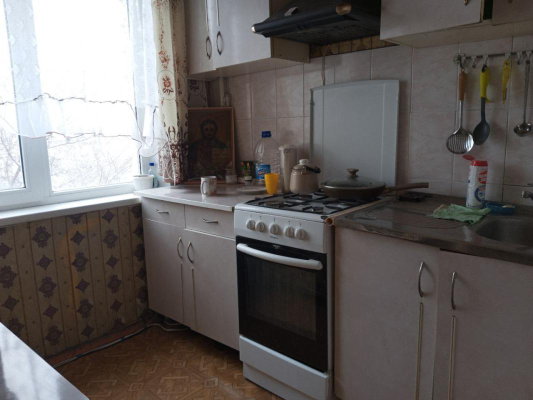 Продается двухкомнатная квартира по адресу г. - Новотроицк