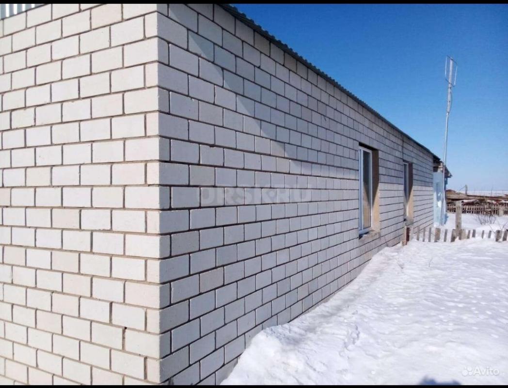 Вашему вниманию представлен прекрасный частный дом, расположенный по адресу Адамовский район, посёло - 1