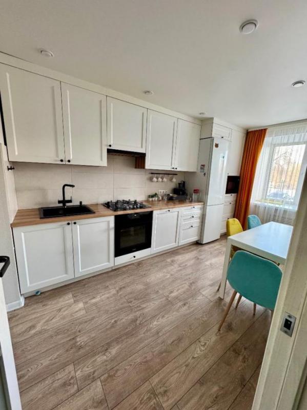 Продается трехкомнатная квартира 79.4 кв. - Орск