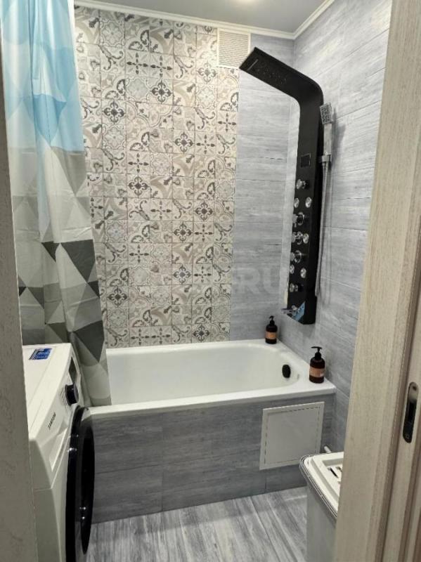 Продается трехкомнатная квартира 79.4 кв. - Орск