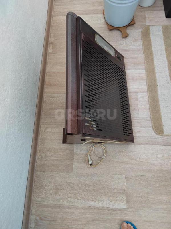 Вытяжку кухонную с воздуховодами в рабочем состоянии. эксплуатировалась мало с паспортом - Орск