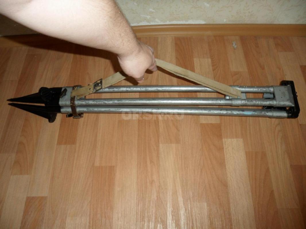 Тренога металлическая для нивелира, теодолита СССР. - Новотроицк