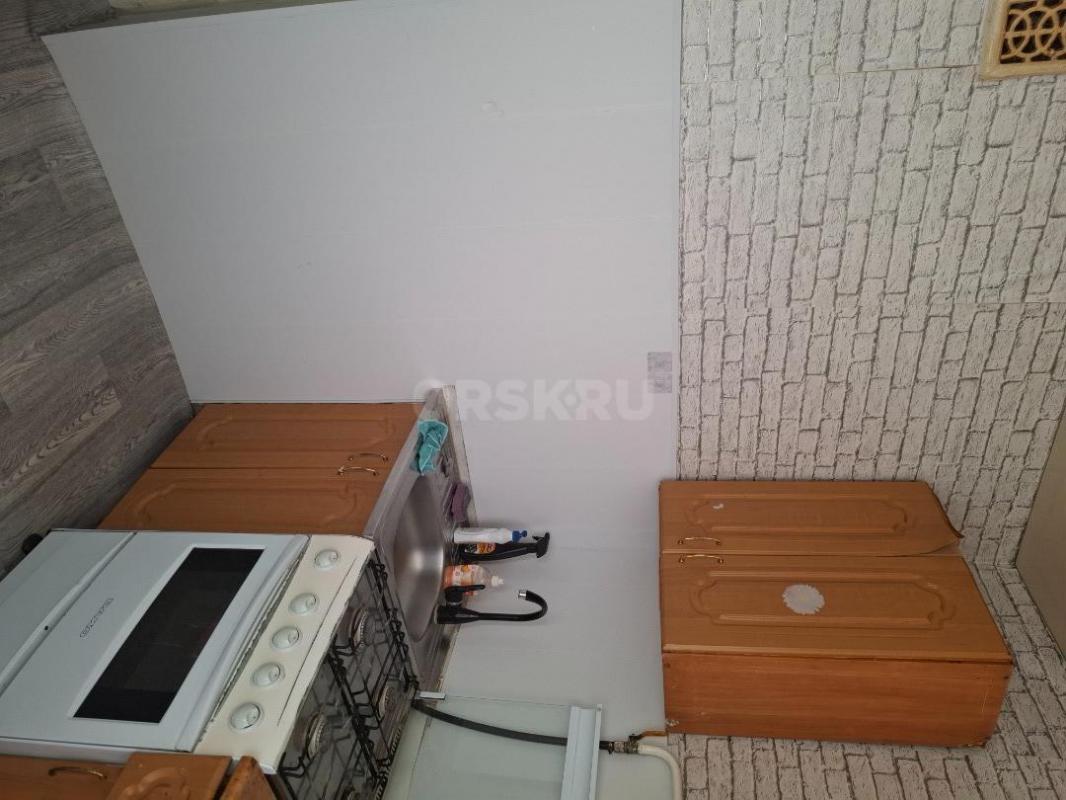 Сдам однокомнатную квартиру в центре,15т.р.+ ку. - Орск