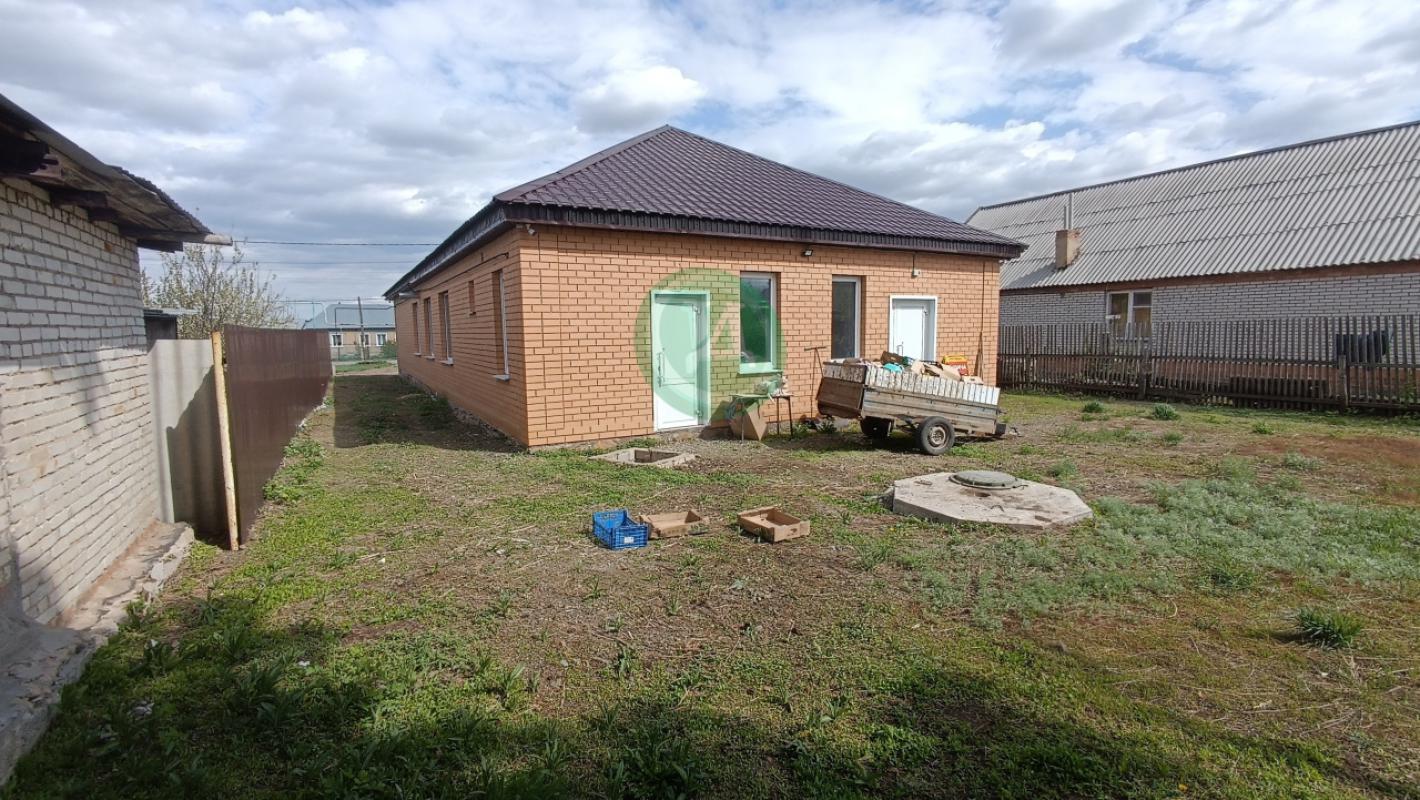 Сдам в аренду на длительный срок торговое помещение в Адамовке на улице Советская д.97. - Адамовка