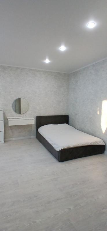 Продаётся однокомнатная квартира старого типа , г. - Новотроицк