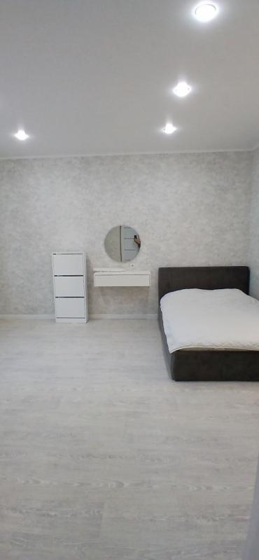 Продаётся однокомнатная квартира старого типа , г. - Новотроицк