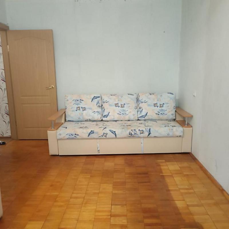 Продам 2 х комн квартиру  240 кв на 3 этаже 5 этажного дома, комнаты раздельные, тепловая, чистая, б - Орск