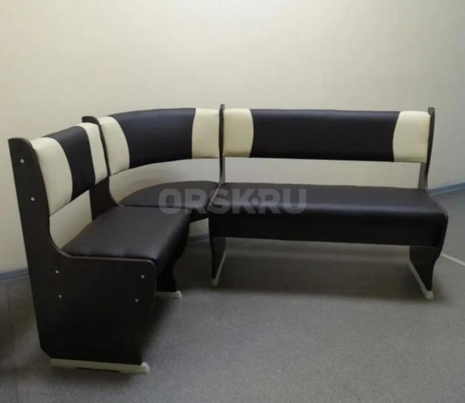 Продам СКАМЬЯ УГЛОВАЯ с мягким сиденьем (без стола):
155 см*110 см. - Орск