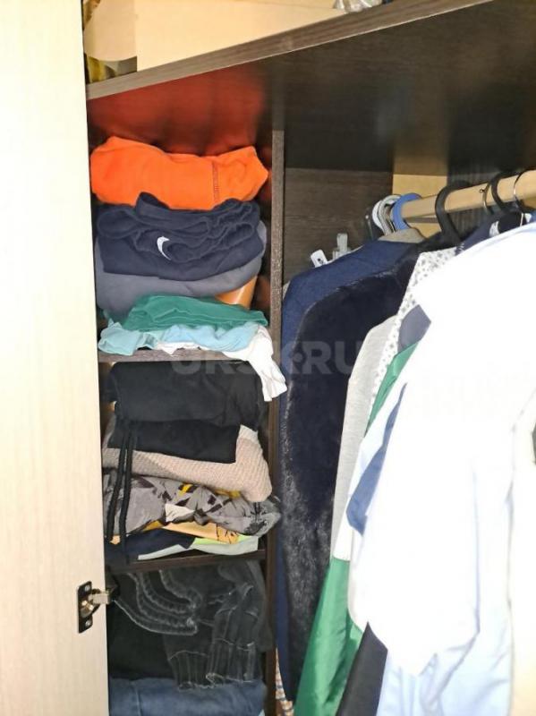 Продам шкаф угловой в отличном состоянии, без изъянов, очень вместительный, с перекладиной для хране - Орск