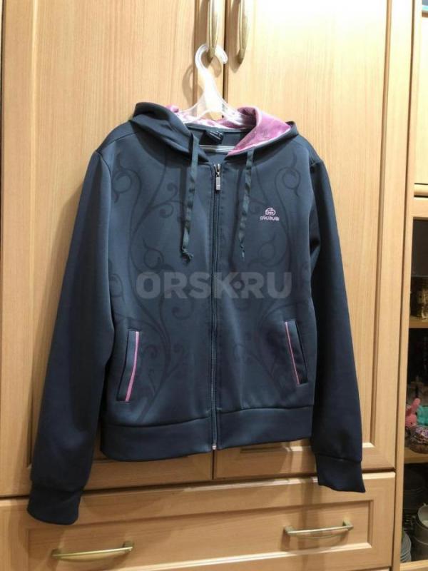 Костюмы хорошего качества ( 48,50.52 разм.) по 200 руб., свитера, ветровка р.46 по 150 руб., куртка - Орск