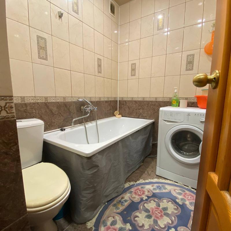 Продается очень теплая и тихая квартира в кирпичном доме,после свежего косметического ремонта, стены - Новотроицк