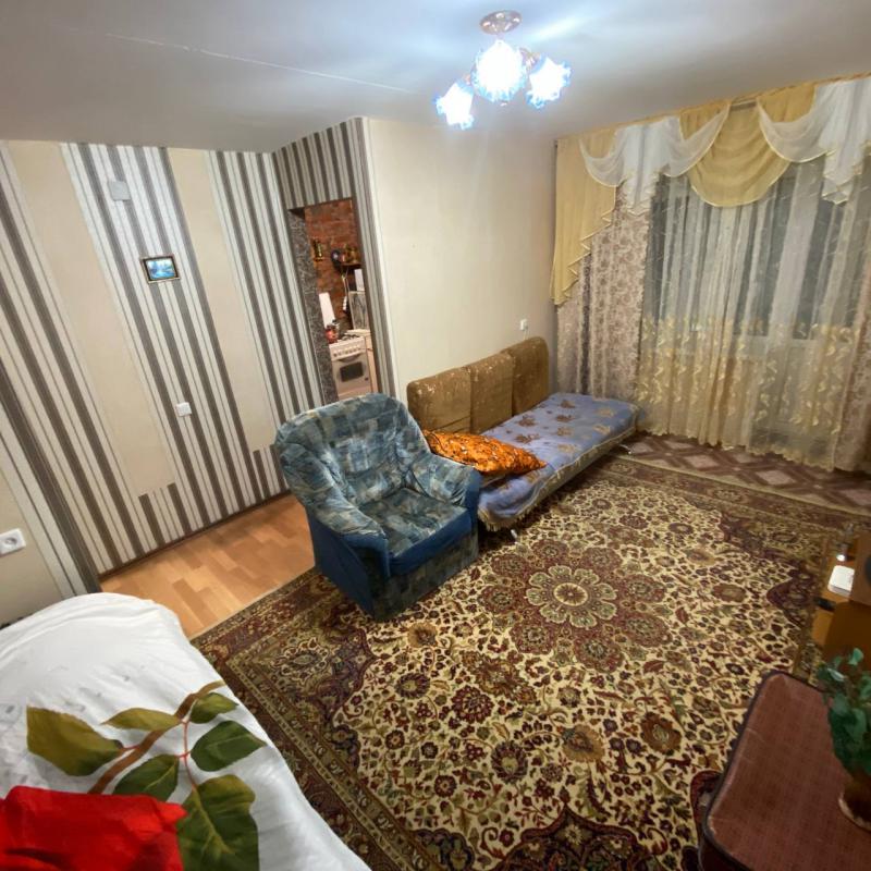 Продается очень теплая и тихая квартира в кирпичном доме,после свежего косметического ремонта, стены - Новотроицк