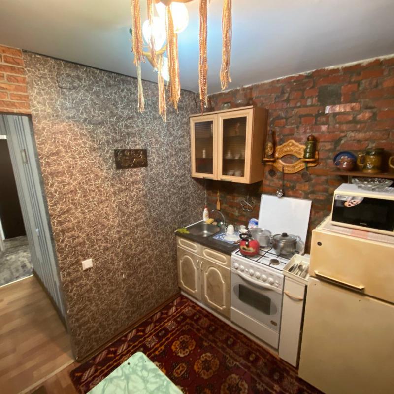 Продается очень теплая и тихая квартира в кирпичном доме,после свежего косметического ремонта, стены - Новотроицк