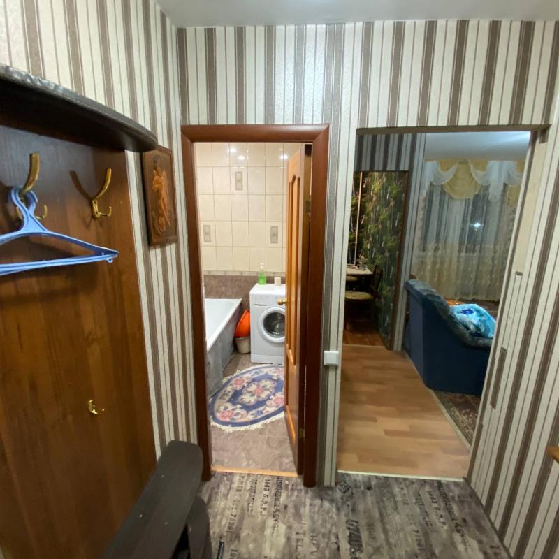 Продается очень теплая и тихая квартира в кирпичном доме,после свежего косметического ремонта, стены - Новотроицк