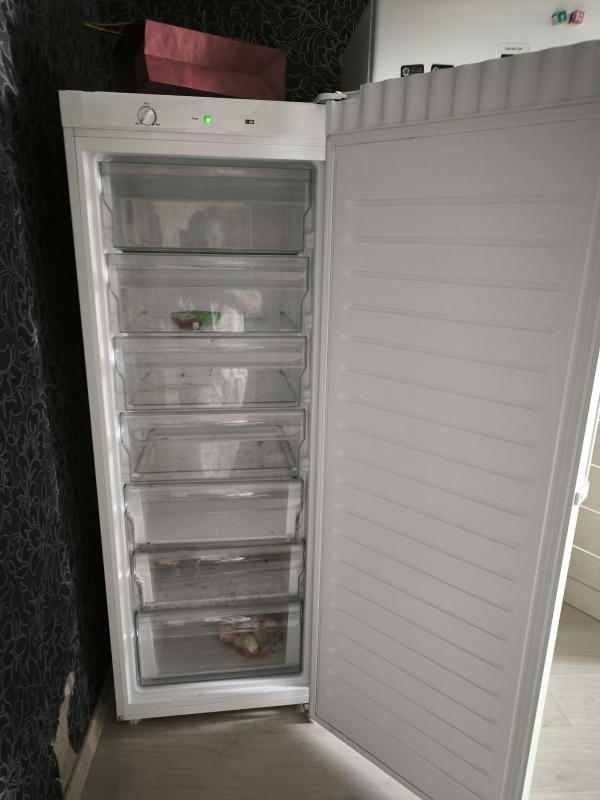 Срочно, в связи с переездом продам вертикальную морозильную камеру. - Орск