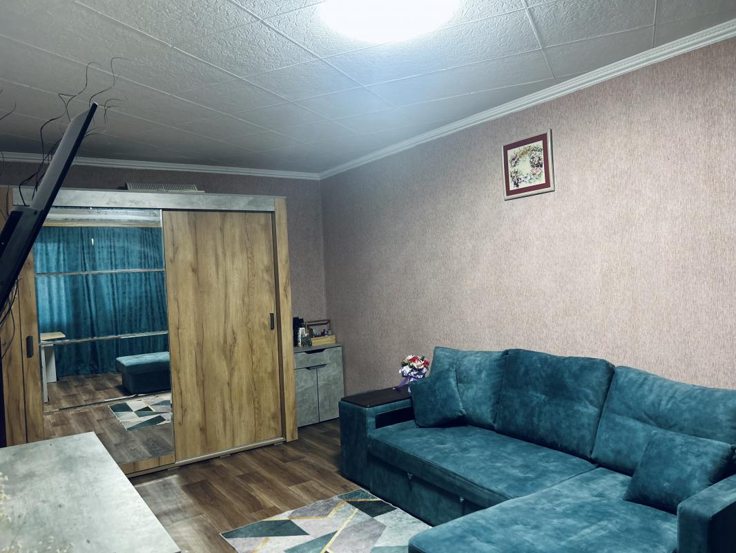 Продается уютная однокомнатная квартира с хорошим ремонтом на пятом этаже девятиэтажного панельного - Новотроицк