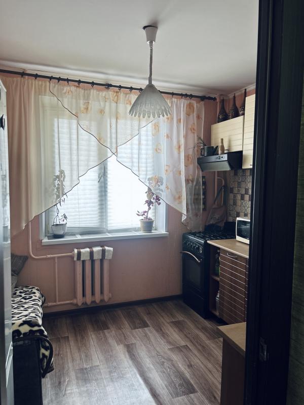 Продается уютная однокомнатная квартира с хорошим ремонтом на пятом этаже девятиэтажного панельного - Новотроицк