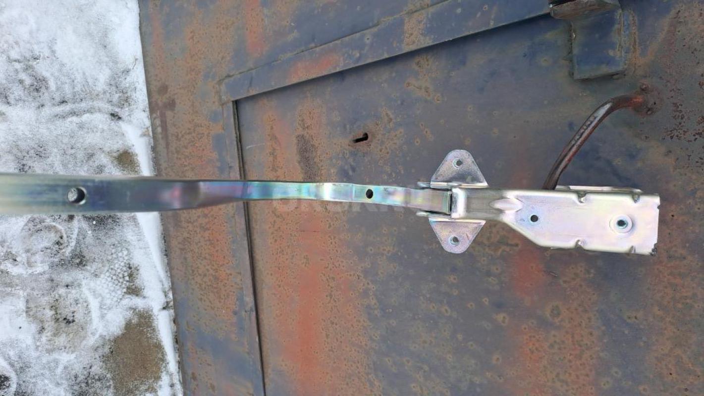 На Гранту-седан корыто багажника, задние лонжероны левый и правый, Петля, левая, крышки багажника. - Орск