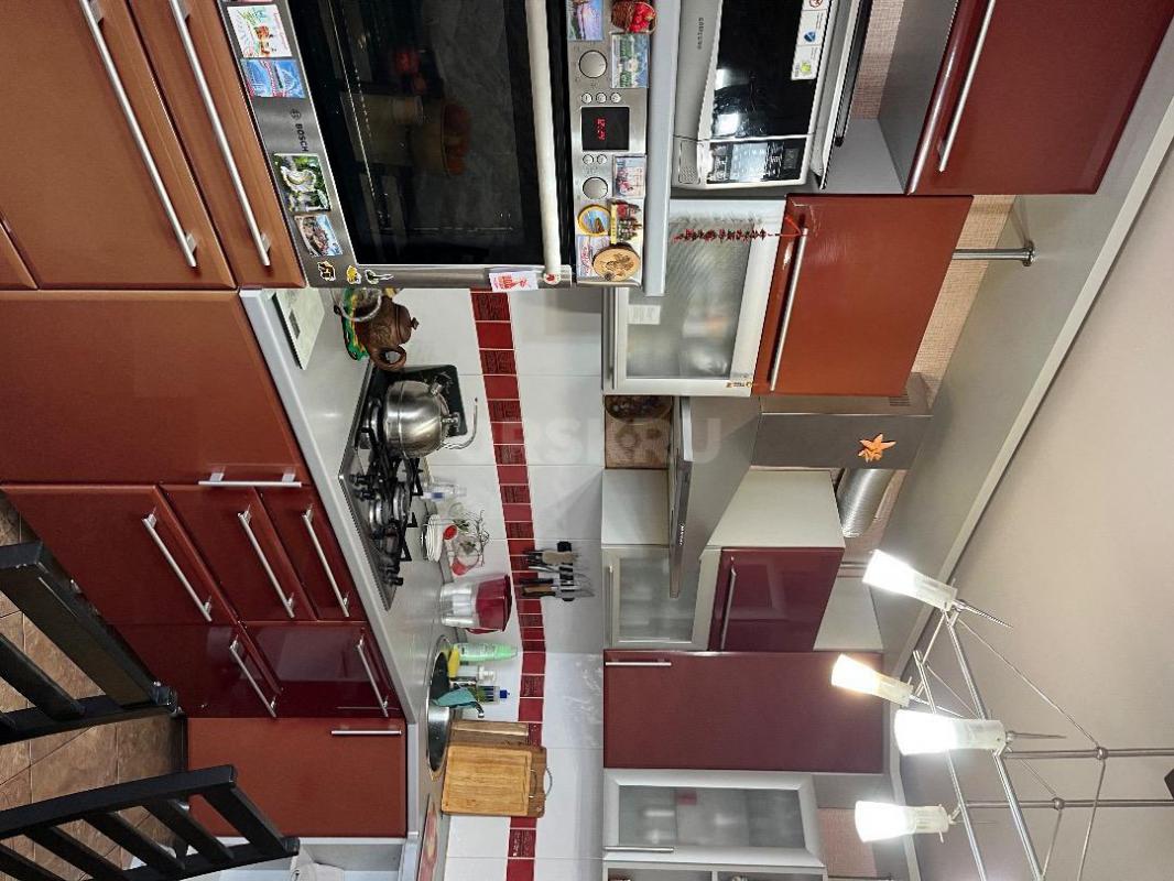 Продам кухонный гарнитур красного цвета в отличном состоянии. - Орск