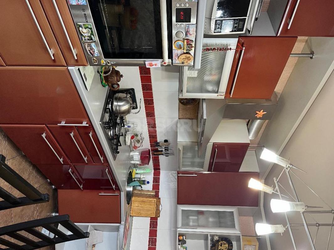 Продам кухонный гарнитур красного цвета в отличном состоянии. - Орск