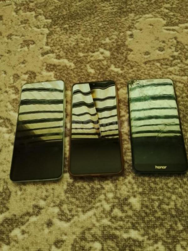 Продам на запчасти 3 телефона Самсунг А10 Хонор 7про реалме - Орск