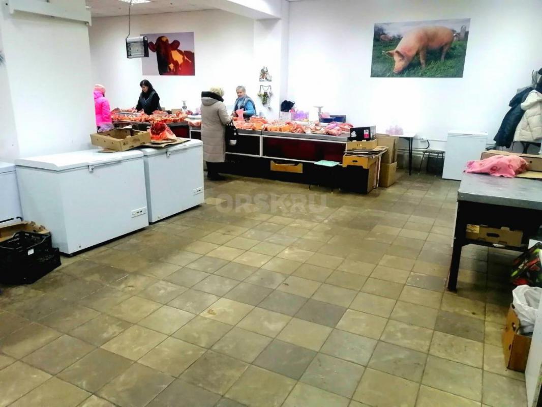 Сдается в аренду торговая площадь на первом этаже в ТЦ Скала. - Медногорск