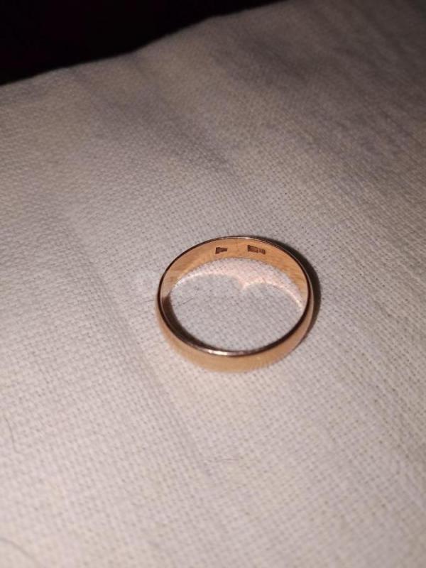 Продам печатку мужскую 40000 (4.8гр)и кольцо обручальное 375 (3.56гр) - Орск