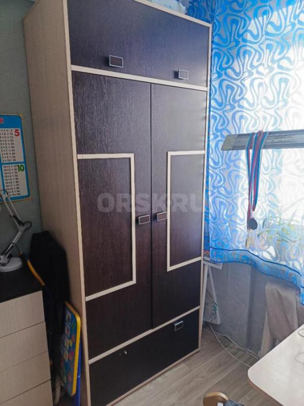 Продам детскую мебель: двухъярусную кровать с матрасами, шкаф, угловой письменный стол с полками. - Орск