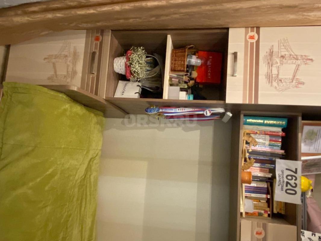 продам Стенку молодежная "Британия" с кроватью +стол письменный угловой 
высота с - Орск