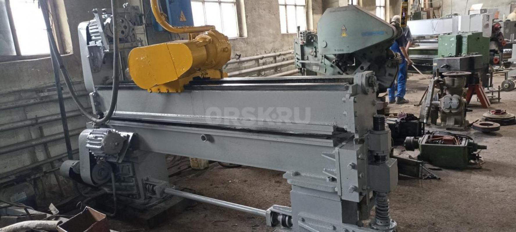 Продам станок  Б/У  для вырубки прямоугольных отверстий  в металле толщиной до 3мм   производства СС - Бузулук