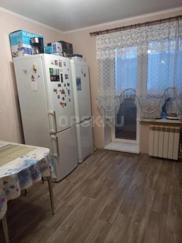 Сдам на длительный срок двухкомнатную квартиру улучшенной планировки, район ул. - Орск