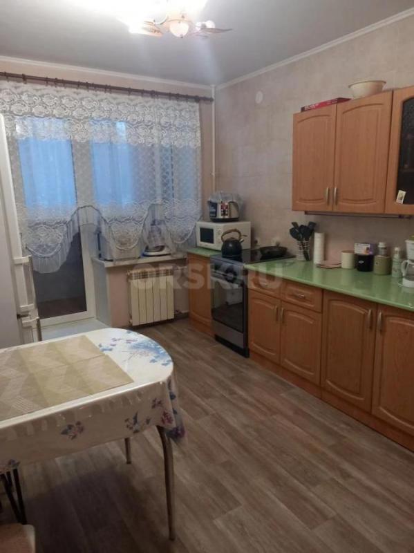 Сдам на длительный срок двухкомнатную квартиру улучшенной планировки, район ул. - Орск