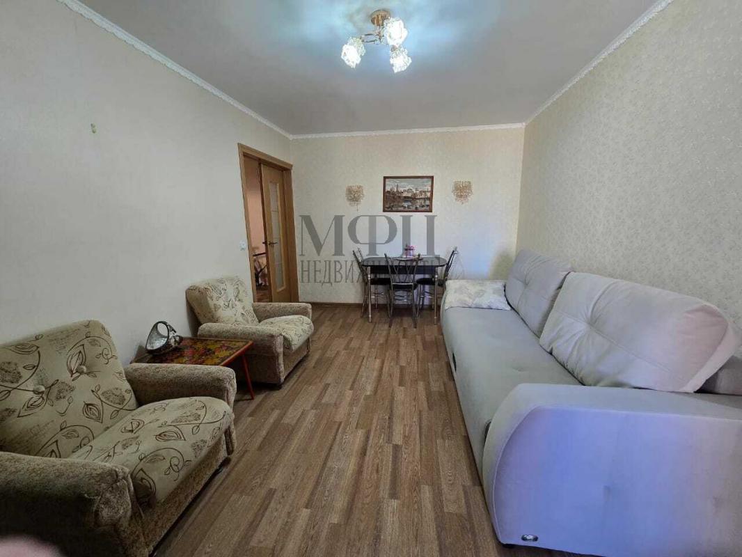 Продаётся замечательная тёплая квартира улучшенной планировки, расположенная по адресу: Просвещения, - Орск