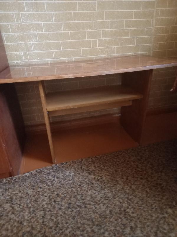 Отдам даром мебель б/у: шифоньер,  трельяж, журнальный столик, шкафы (плательные, кухонные, сервант) - Новотроицк