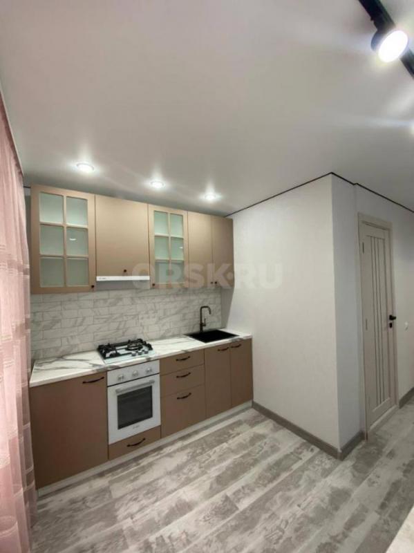 Продается однокомнатная квартира на третьем этаже по адресу Волкова 3. - Орск